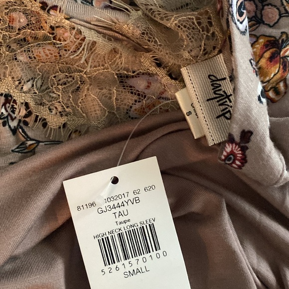 NWT Daytrip size small tunic - Picture 9 of 10